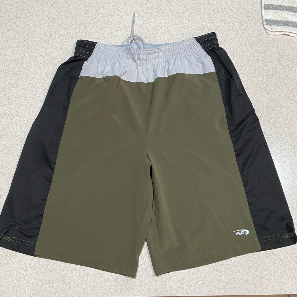 MTA Sport Men’s Shorts. Sz L